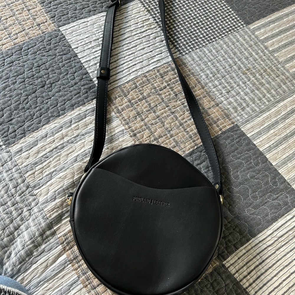 Portland Leather Black Round Crossbody Bag      Never been used